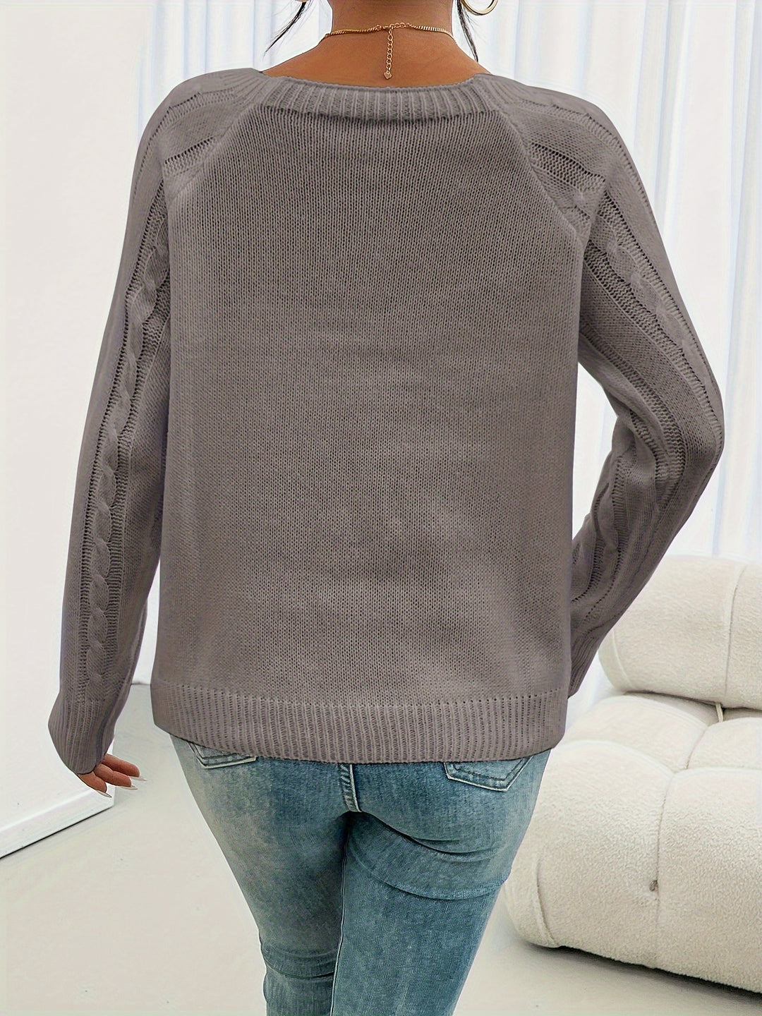 Viviene - Elegant Cable Knit Sweater