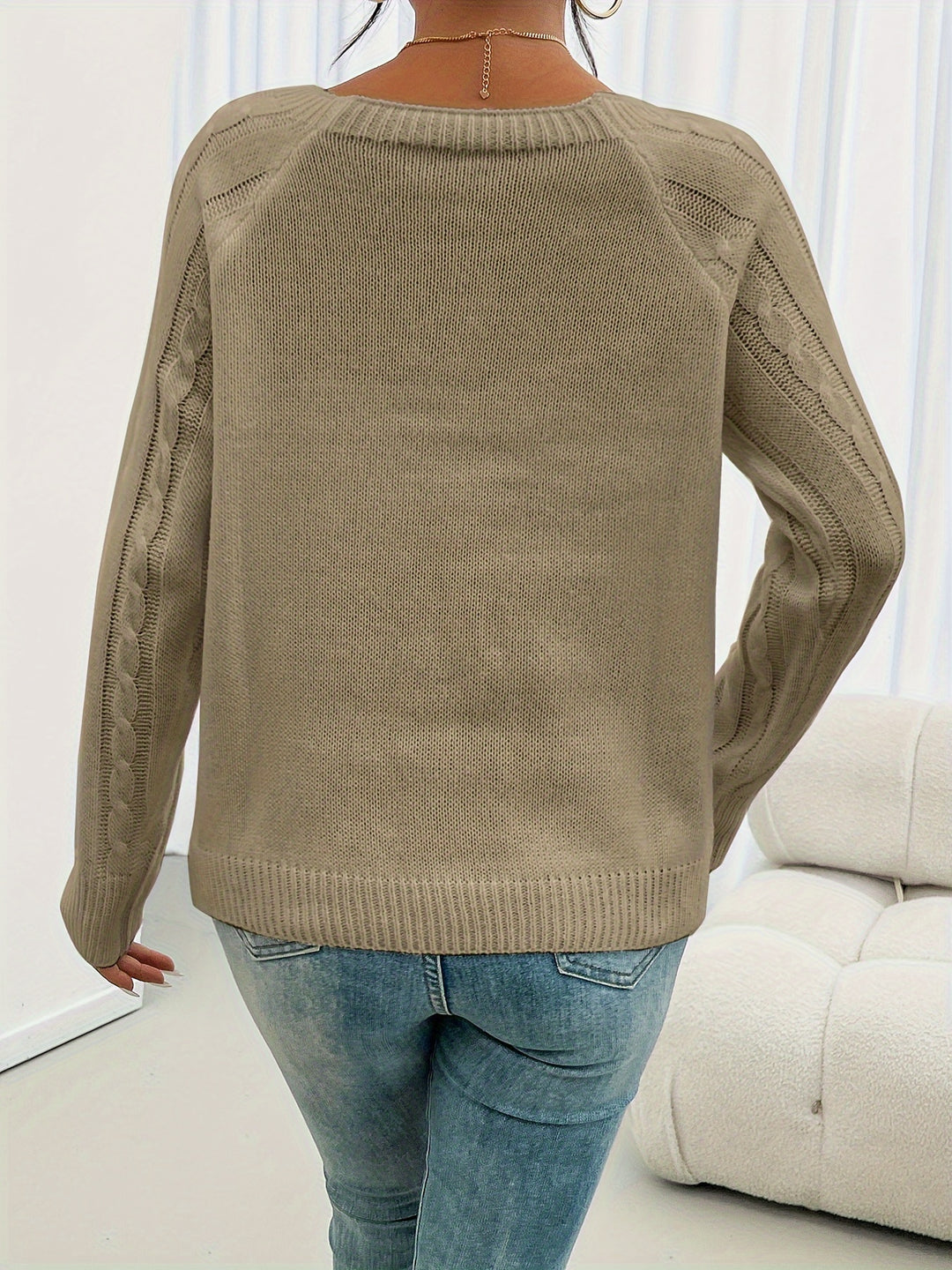 Viviene - Elegant Cable Knit Sweater