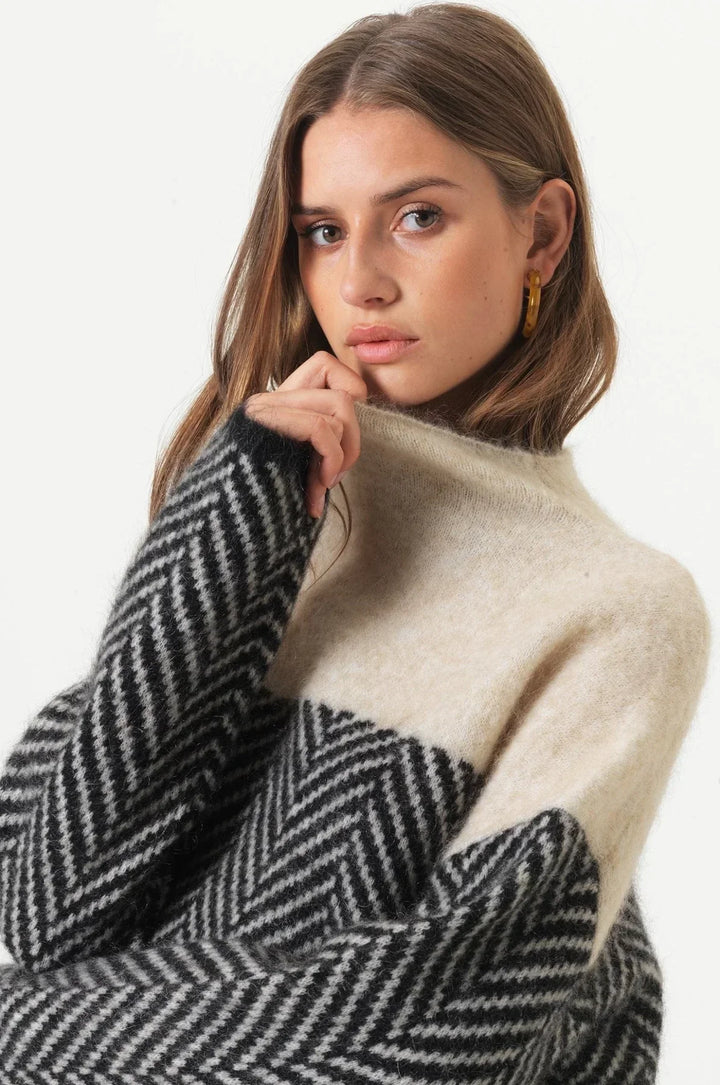 Tania - Premium Turtleneck